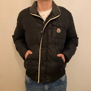 Moncler dunjacka svart - Svart moncler jacka  Storlek: M Pris: 649 Äldre modell 