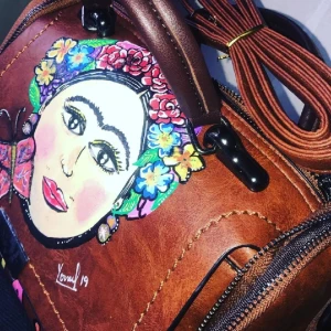 Handmålade  - Söt läderväska handmålad av mig. ny.