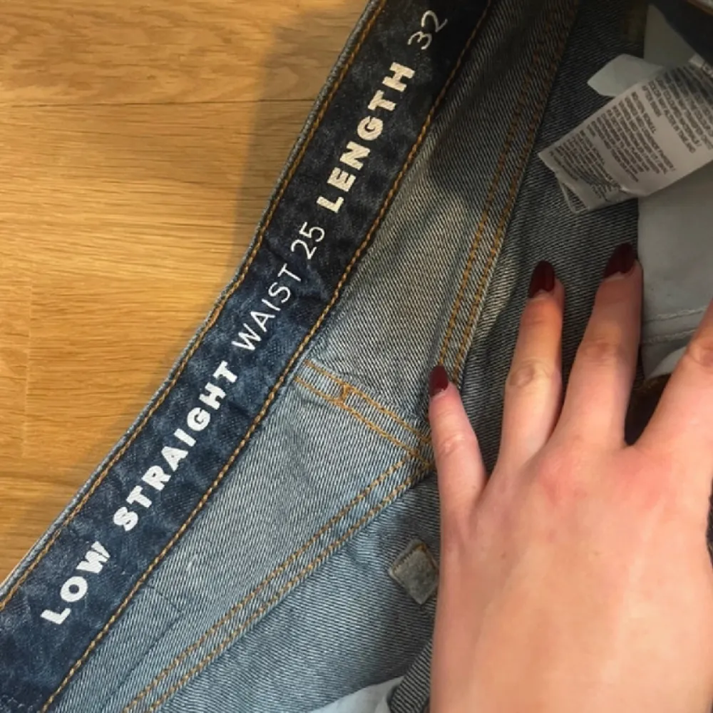 Super fina jeans från bikbok som knappt är använda☺️. Jeans & Byxor.