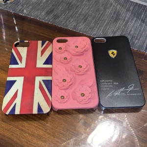 Tre iphone 5 skal - Nyskick. En ferrari, storbritannien och blommor skal. Köparen står för frakten ❤️