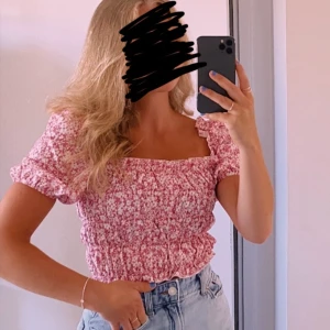 Sommartopp  - Supergullig topp som är såååå fin på bland annat sommaren 🌸 bilden är från sommarn