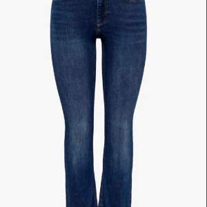 Super snygga jeans från only!🤩 midwaist, bootcut, endast provade med prislappen kvar.❤️ nypris 479kr säljer för 300kr plus frakt 