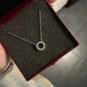 Edblad halsband - Säljer mitt edblad halsband, knappt använt så väldigt bra skick!!✨💕