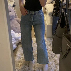Zara jeans  - Ljusblåa jeans från zara 