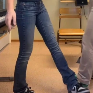 Lågmidjade bootcut jeans - Superfint skick, skriv för mått!💕