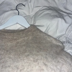 Stickad tröja  - Ass snygg stickad tröja ifrån hm, en xs men skulle säga att den sitter som en s, slutsåld!