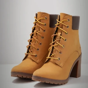 Nya Timberland stövletter  - Nya Timberland stövletter i strl 41. Köpte dom för 1600 kr. Svårt att välja färg i färgvalen. Men de är den färg some Timberland brukar ha på sina skor. Pris kan diskuteras vid anabb seriös affär. 