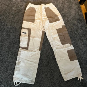 Cargo byxor  - Baggy cargo byxor. Använda Max 4ggr Från Urban outfitters Riksfeta 