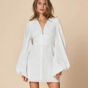 Adoore klänning - Superfin klänning från adoore som är perfekt till studenten, storlek 38. Använd endast två gånger. Slutsåld på hemsidan🤍