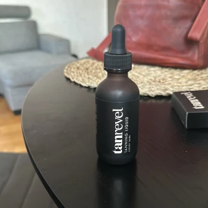 Tanrevel  - Säljer denna tanrevel refill i färgen luxury dark då jag fick två. Denna är alltså oöppnad:)