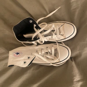 Converse all star  - Converse all star i fint skick, har inte testat tvätta dem! 