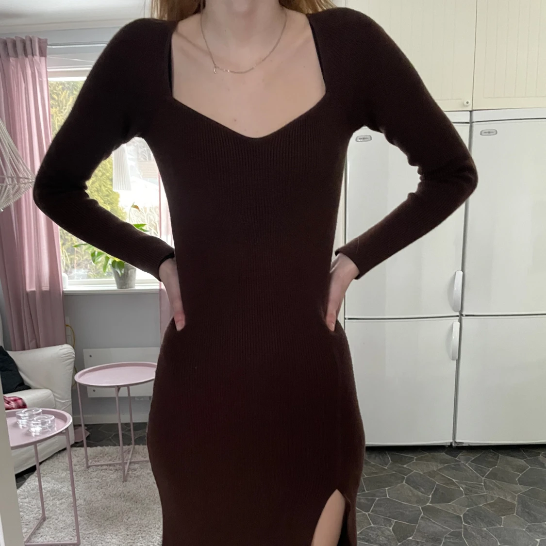 Brun stickad klänning