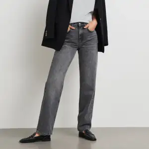 Gina tricot jeans i 90’s modellen.
