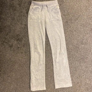 Juciy byxor  - Kommer inte till användning längre utan ligger bara i garderoben. Inga defekter förekommer! 😍😍Pris kan diskuteras.