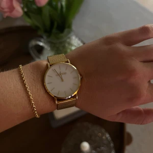 Guldklocka - Guldklocka! Aldrig använd. Ord pris 850kr 🥰 fodral ingår.