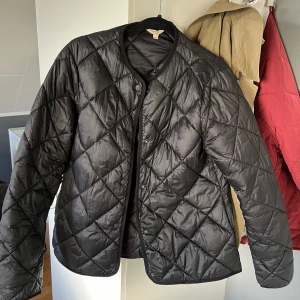 Vårjacka  - Perfekta vårjackan💕Hör av er om du vill ha fler bilder  (Köparen betalar frakten)