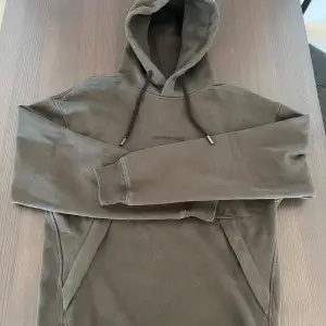 Unik G-Star hoodie med en inlagd balaklava/face cover (bild 3), perfekt för kylan.  Aldrig använd.  Cond: 10/10. Brun/grön färg.  Storlek: S  