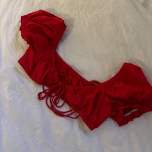 Topp - supersöt topp som inte kommer till användning längre, säljer för 80kr+frakt💘