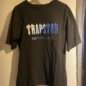 Trapstar tee - Storlek M Använd 2 gånger  