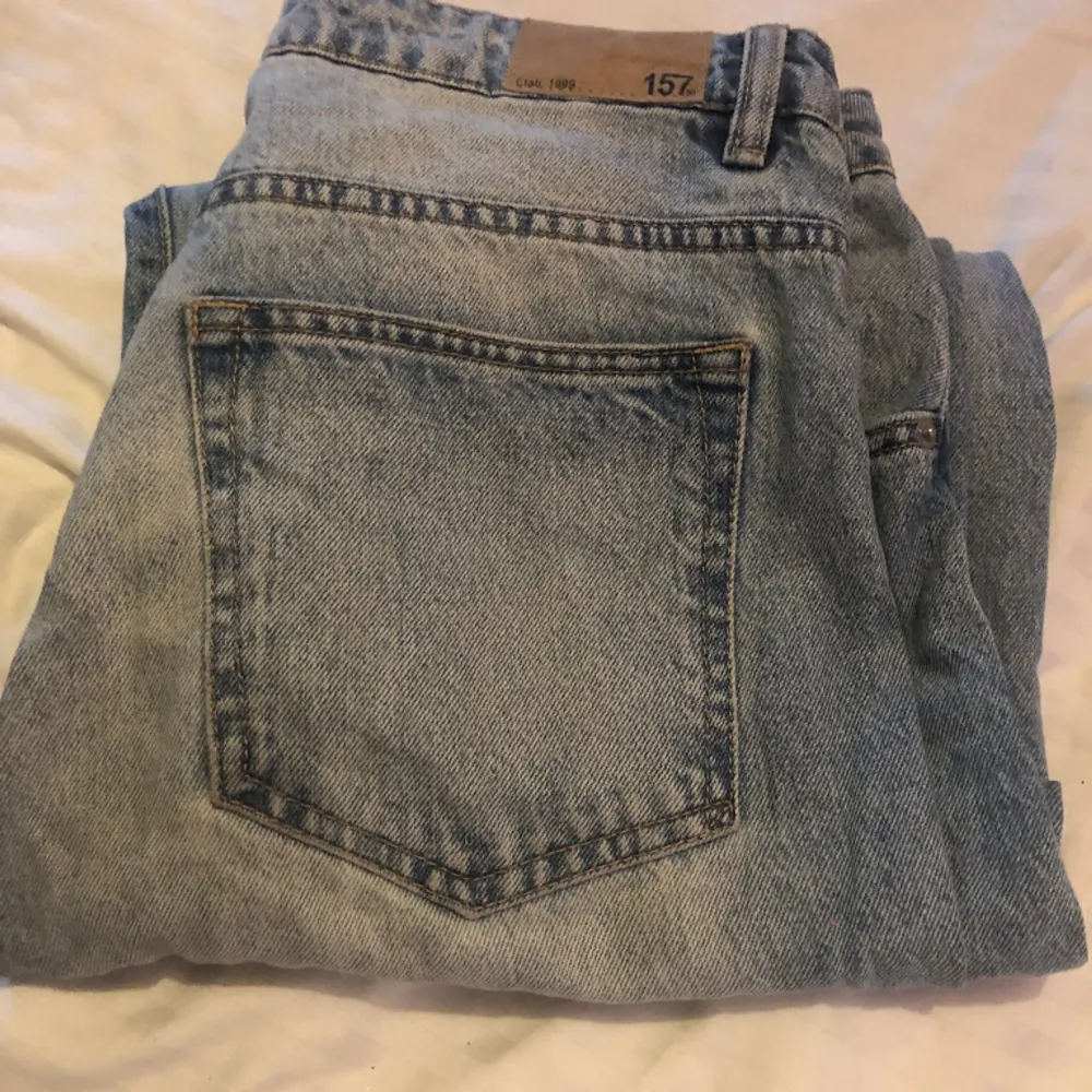 Hej, säljer mina högmidjade byxor storlekar 38-42 kanske 44 då dom har blivit för stora för mig, vissa är ej använda. 150kr st . Jeans & Byxor.