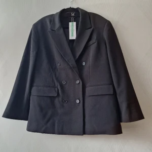 Kavaj - Helt ny svart kavaj storlek 44