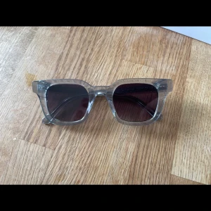 Chimi 04 grey  - Chimi 04 grey Använda en gång och är i bra skick. Perfekta nu till sommaren.