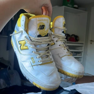 New balance sneakers 650 - Dessa kommer inte till användning, bra skick och använda ca 3 ggr. Köpta i Paris för 1800kr men säljer för 400. PRIS KAN DISKUTERAS VID SNABB AFFÄR!!!!