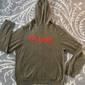 Riktigt fet Zadig & Voltaire zip hoodie | helt ny med alla tags kvar | strl L men passar mer som M(mindre i storleken) | tveka ej att skriva för funderingar | pris ej hugget i sten! | snabb affär | Nypris ligger runt 4000