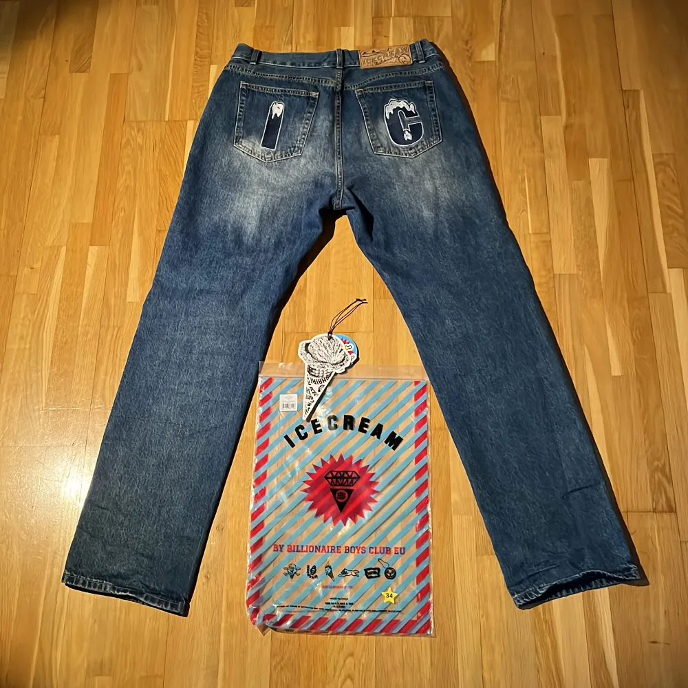 Säljer nu dessa sparsamt använda BBC jeans mycket gott skick. Kommer med og dustbag, tagg och klistermärke. Extremt sällsynta! Skriv gärna vid funderingar 👍. Jeans & Byxor.
