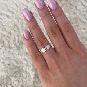 Norrbottens ring - Säljer nu min smala silvriga Norrbottens ring för att den inte kommer till användning längre. Den har inga skavanker:) 💕