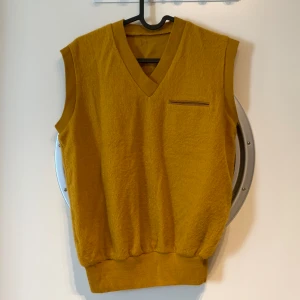 Gul väst - Varm senapsgul väst!