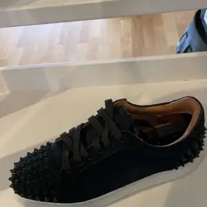 Louboutin skor i nyskick. Köpta för 6800 på Us.christian.Louboutin.com. 