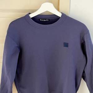 Sweatshirt i superfin blågrå färg 