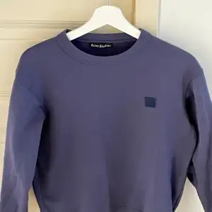 Sweatshirt i superfin blågrå färg 
