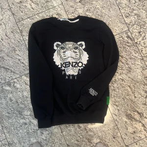 Kenzo tröja  - Köpt för 1999 oanvänd nästan använt den enstaka, 499 finns mer märkeskläder i bio säljer billigt 