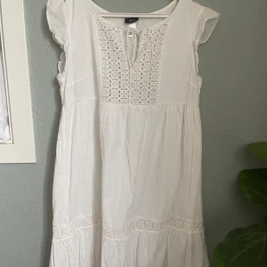 Studentklänning  - Så fin studentklänning köpt från sellpy men är fortfarande perfekt skick! 