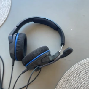 Hyper Headheatset - Sköna hörlurar för gaming normal pris 699kr säljer minna för jag har andra hörlurar 