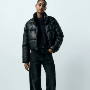 Zara jacka  - Skinnimiterad jacka från zara nypris 699, knappt använd 