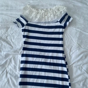 Randig klänning  - Fin randing klänning osäker storlek (mellan 36-38) och vart den är ifrån, dma vid fler frågor eller bilder