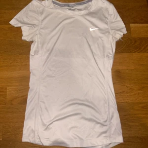 Nike T-shirt  - XS och bra skick Reflex märke 