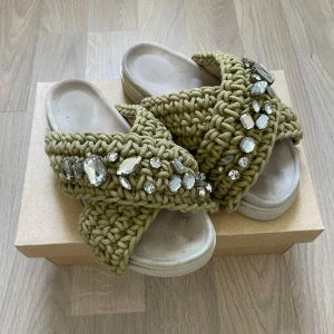 Inuikii woven stones  - Sparsamt använda en säsong, fint skick! Strl 38. Nypris 2400kr.