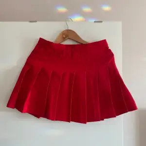 Vintage röd kjol. Köpare står för frakten✨