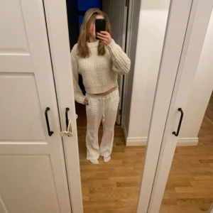 Mysig stickad tröja 🩷🩷 - Såååå najs stickad tröja!! Perfekt till sena sommarkvällar eller mysiga vintermorgnar🥂🥂