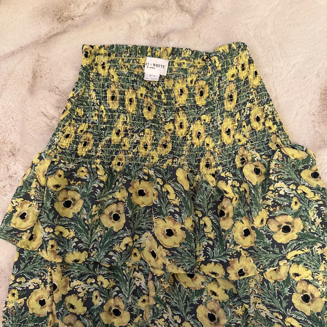 Blommig sommar kjol från Holly white💚 - 90