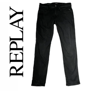 replay anbass jeans - säljer dessa replay anbass jeans! mycket trendiga! passar perfekt till allt! om du jag frågor så är det bara att kontakta mig (: