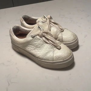 Eytys - Säljer mina välanvända Eytys. De är i storlek 39. Jättesköna skor, som passar till allting💓köpta för nypris, 2000kr. Pris kan diskuteras 