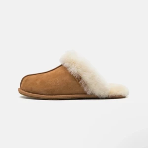 Uggs - Tänkte kolla intresset för mina snygga Uggs! Nypris är på ungefär 1600 så tänkte mest kolla vad folk tycker är ett rimligt pris för dessa! De är helt oanvända, köpta för ca 2 år sedan, hör av er för frågor/fler bilder💕