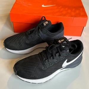 Nike Air Zoom Structure 22  - Säljer mina springskor som knappt kommit till användning. Dom är mycket bra skick, nypris ca 1300kr. Säljer dem för 400kr 💖