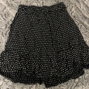 Prickig kjol - Jätte skön kjol med elastisk midja