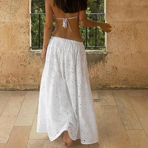 Sommarkjol  - Vit super fin sommarkjol med anglise mönster 😍 strl 40 slutsåld orginaltrogen pris 889kr